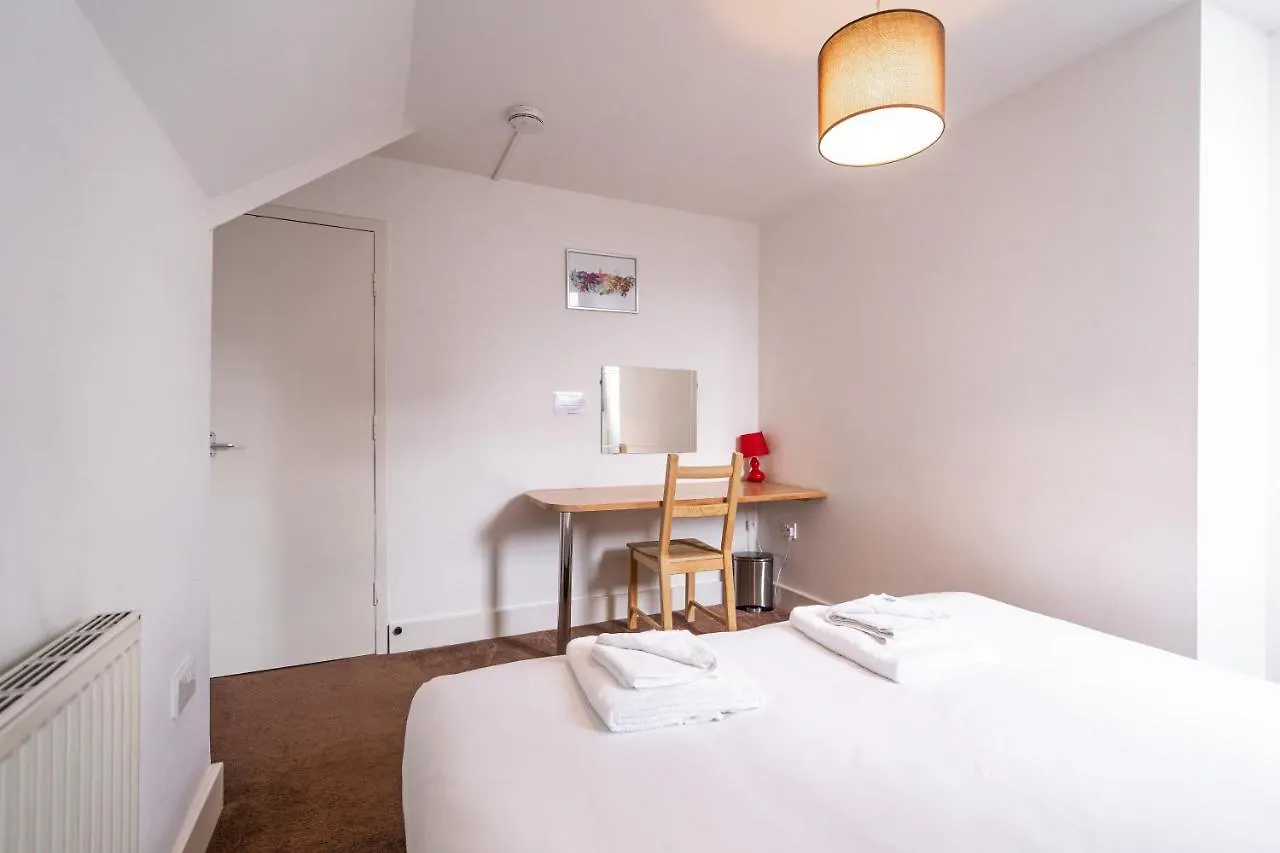 H.V Apartments 셰필드