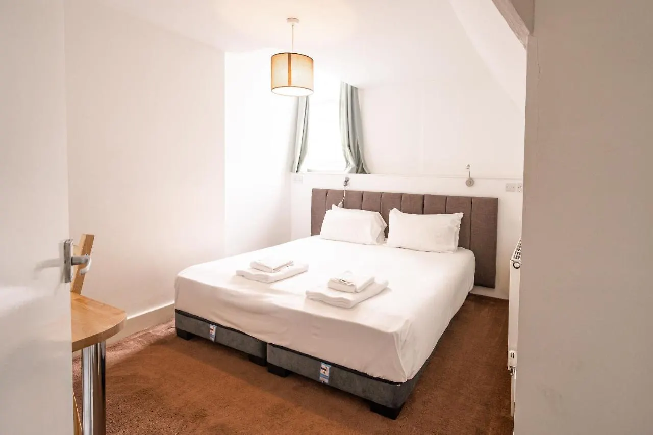 H.V Apartments 셰필드
