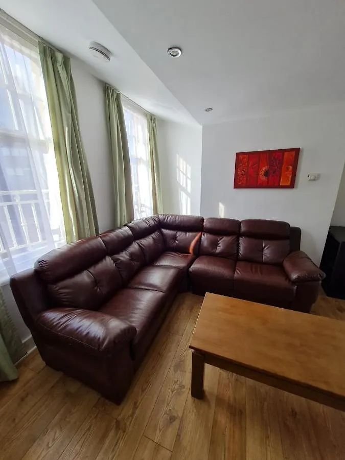 H.V Apartments 셰필드