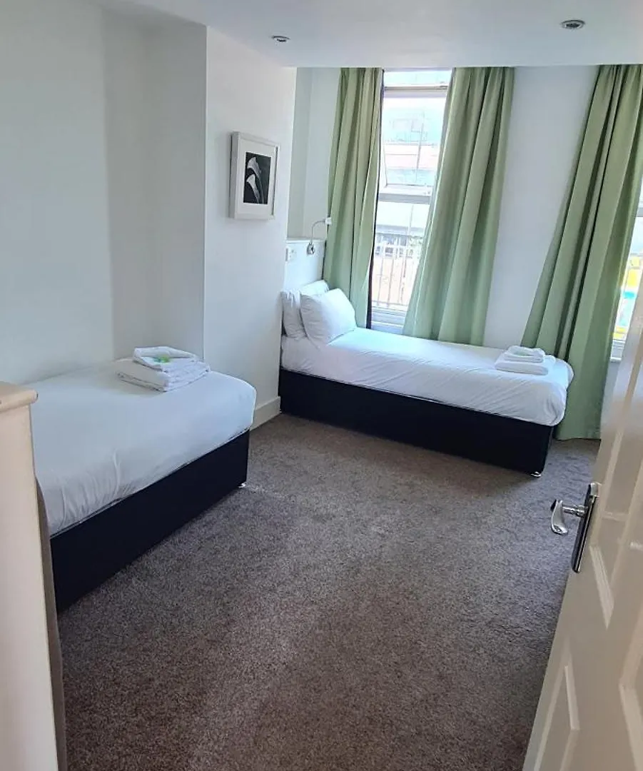 H.V Apartments 셰필드