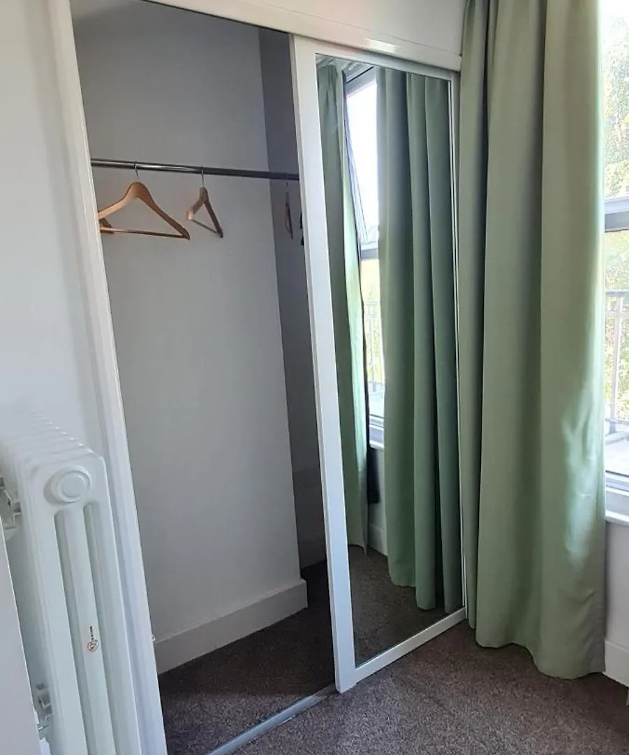 H.V Apartments 셰필드